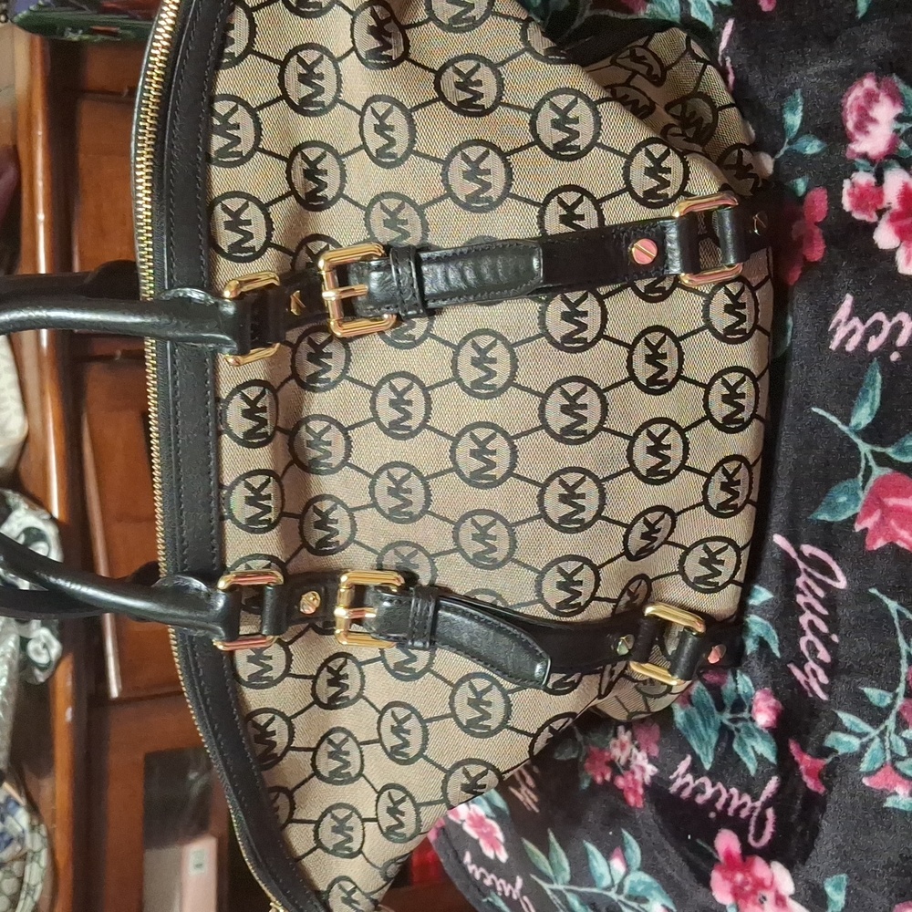Michael Kors Tan and Black Shoulder Bag - Picture 2 of 4